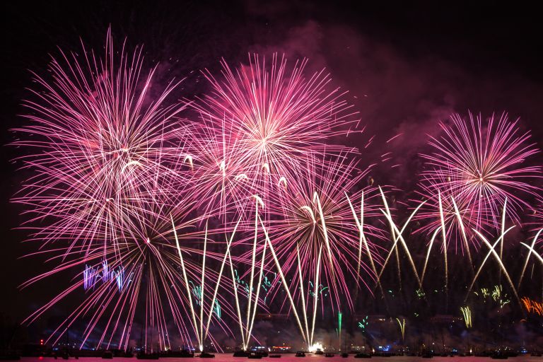 10 Nocheviejas insólitas por el mundo