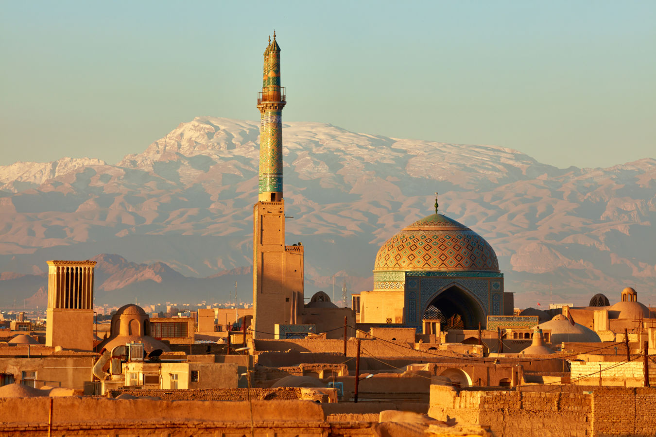 Ciudad de Yazd en Irán, al amanecer