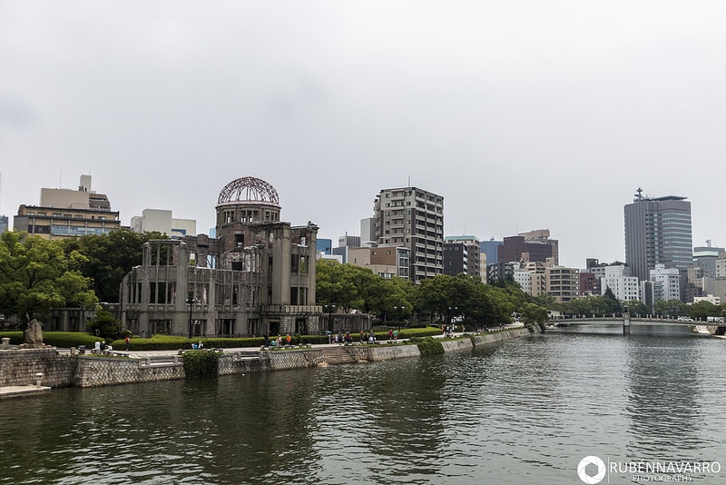 Vistas del río y de la ciudad de Hiroshima en Japón