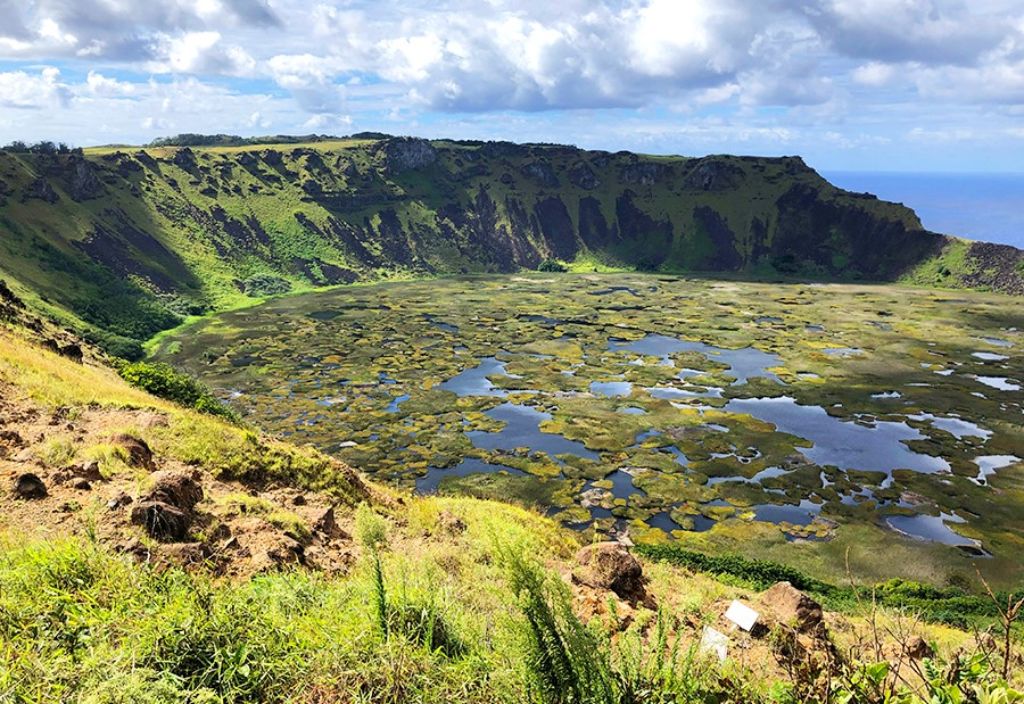 Cráter de Rano Kau en la Isla de Pascua seguro obligatorio para viajar a chile 