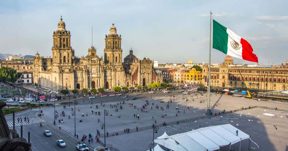 Plaza del Zocalo vista con la vista a la catedral en Mexico DF