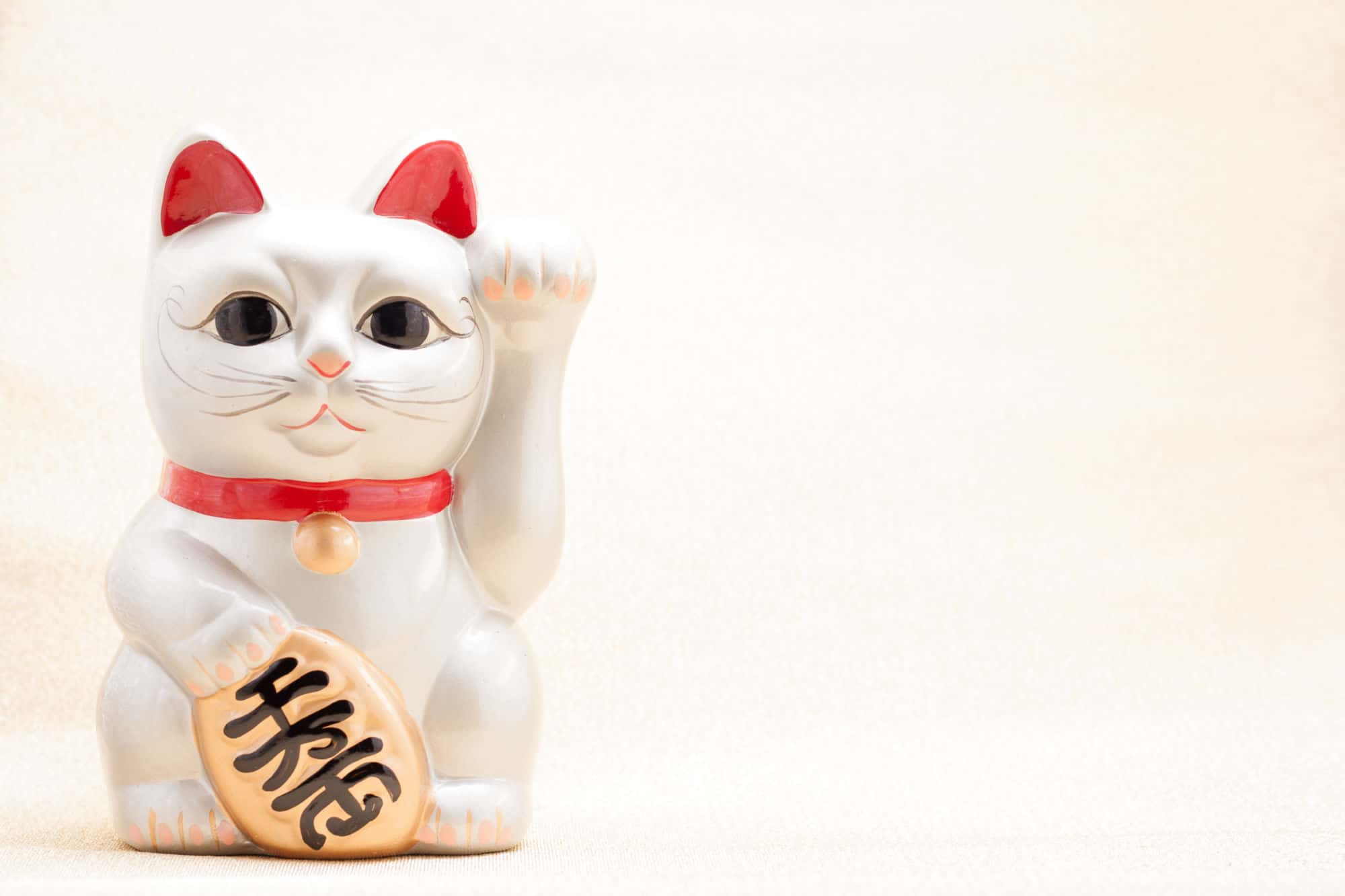 Maneki Neko El Gato De La Suerte ¿qué Es Y Qué Significado Tiene Chapka Seguros 7426