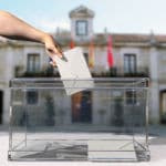 ¿Puedo librarme de la mesa electoral si tengo un viaje programado?