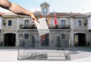 ¿Puedo librarme de la mesa electoral si tengo un viaje programado?