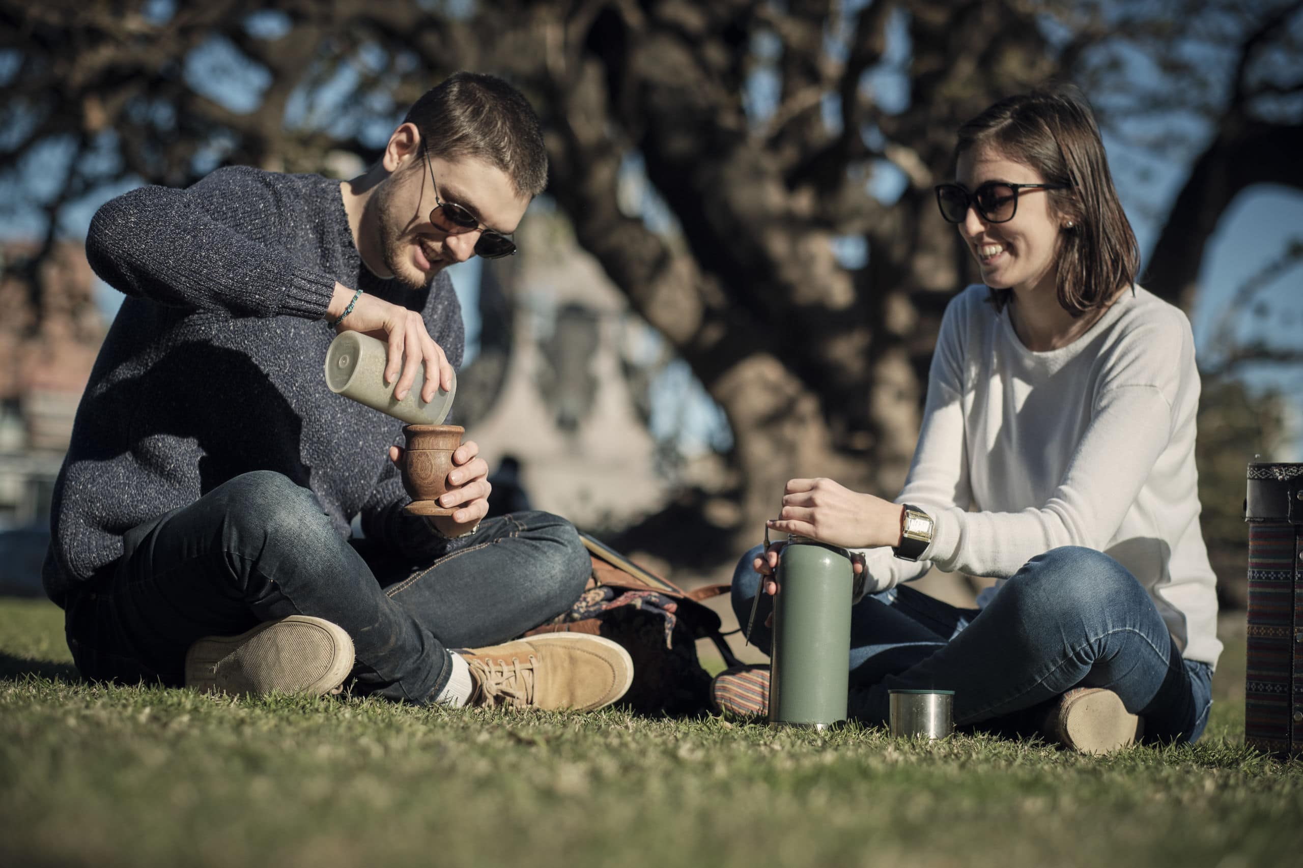 Cómo preparar o cebar el mate