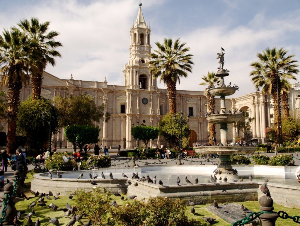 plaza de armas Arequipa entre los lugares  imprescindibles perú