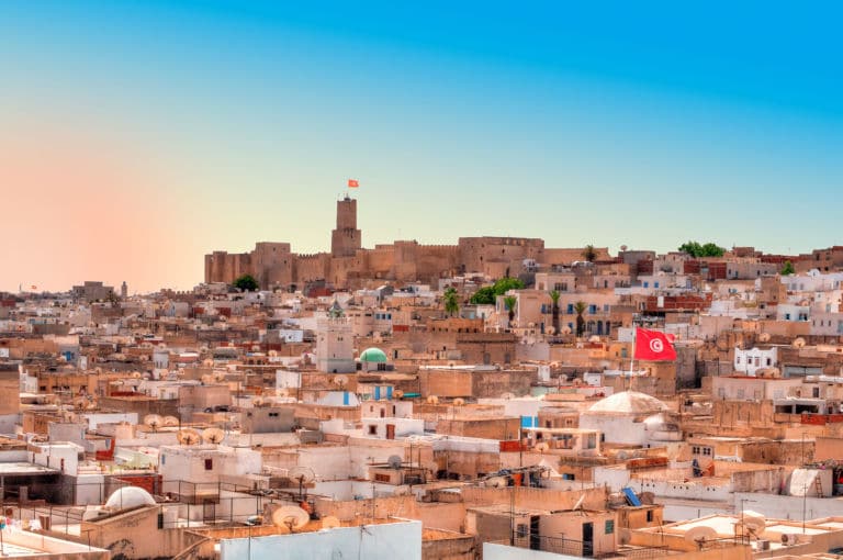 ¿Es seguro viajar a Túnez? – Consejos y seguro de viaje en 2025