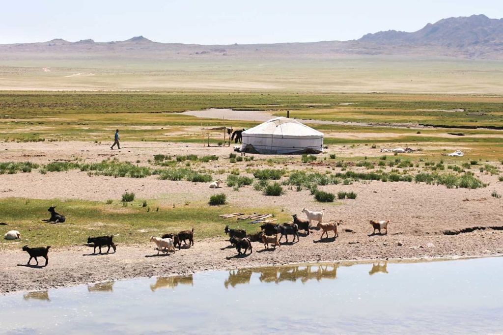 10 alojamientos insólitos en el mundo - yurta en Mongolia