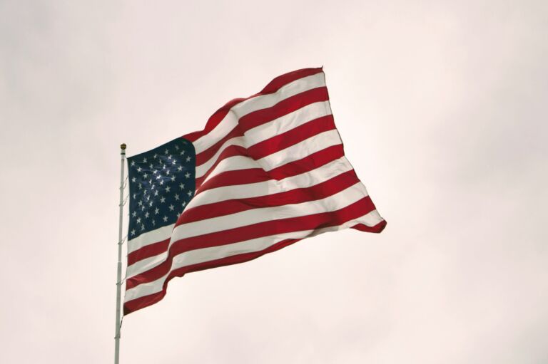 Estados Unidos abre sus fronteras a los no vacunados
