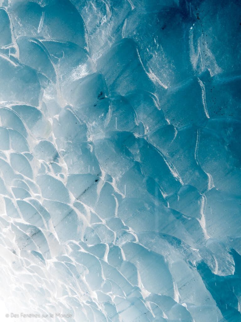 cuevas de hielo en los glaciares de Alaska