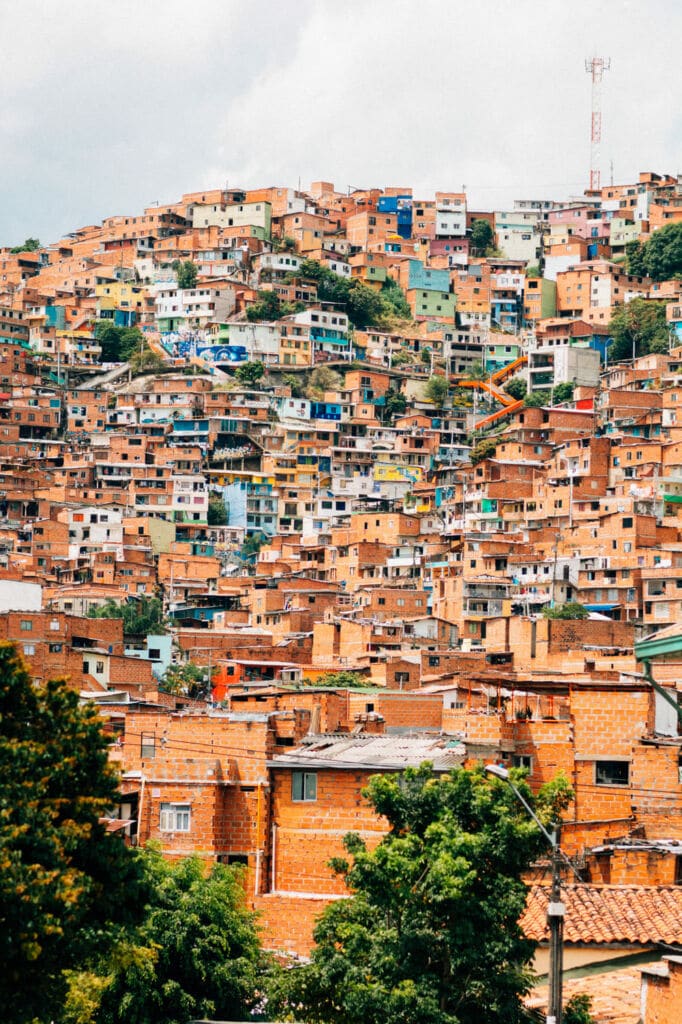 la Comuna 13 es uno de los lugares que ver en Medellín