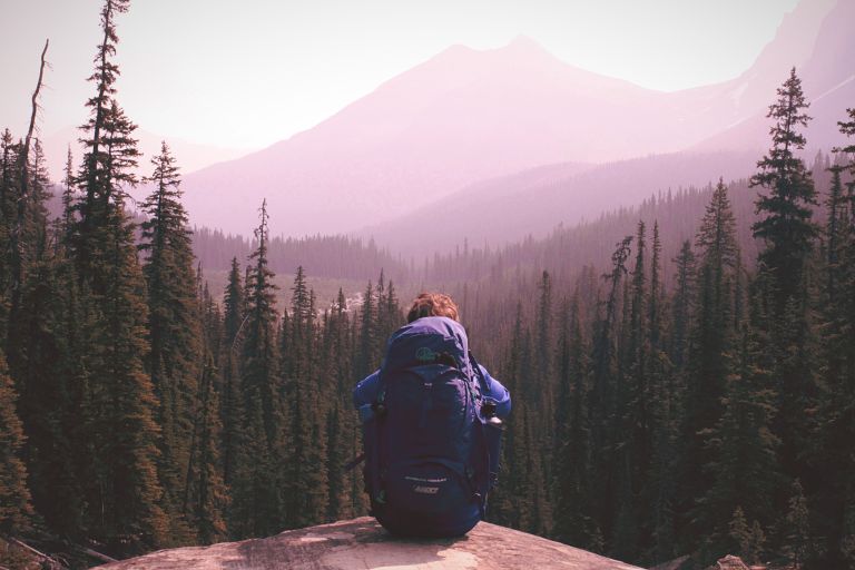 ¿Viajar con mochila o maleta? ¿Qué es mejor?