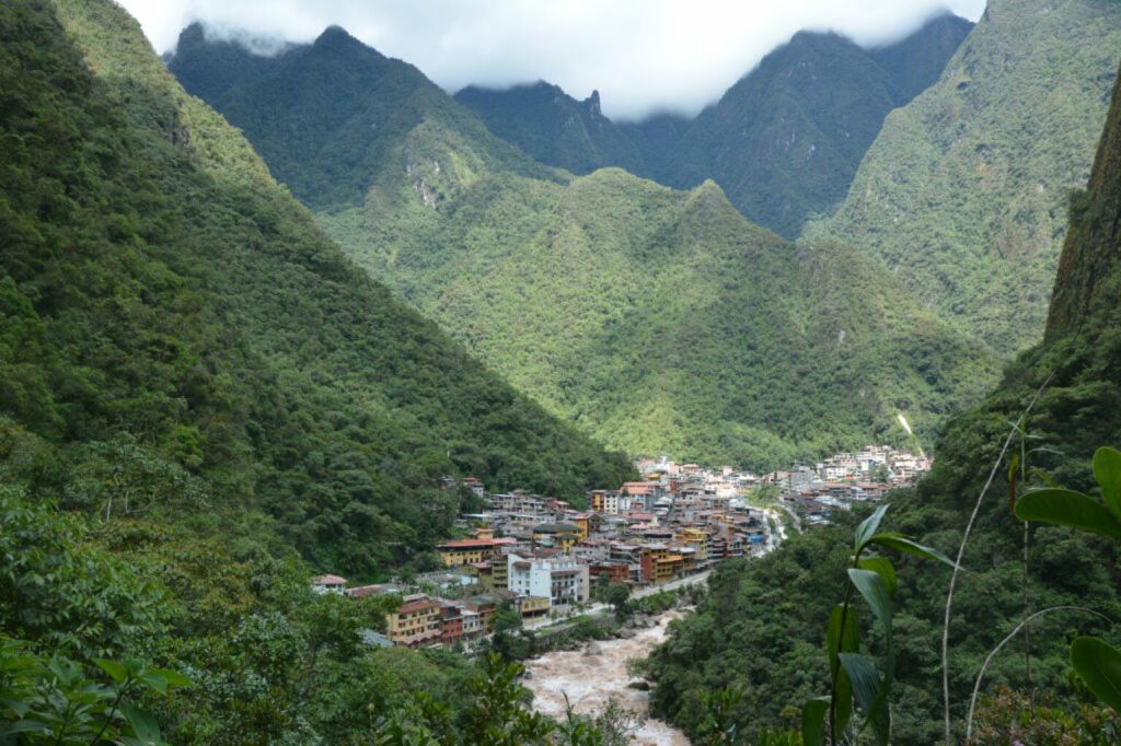 Aguas Caliente es el pueblo más cercano para visitar el Machu Picchu por libre