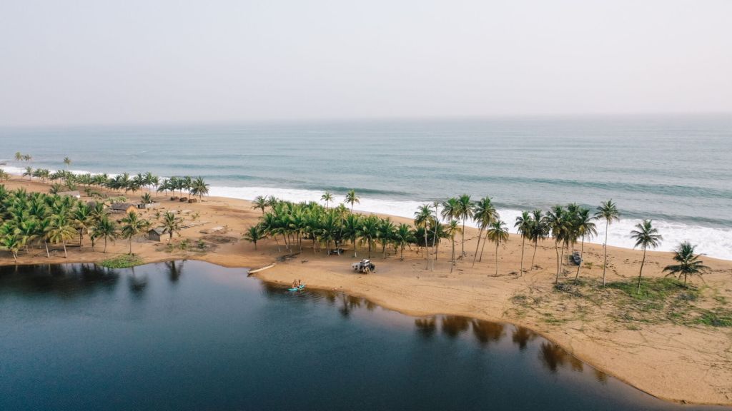 Playa que no te puedes perder en Costa de Marfil