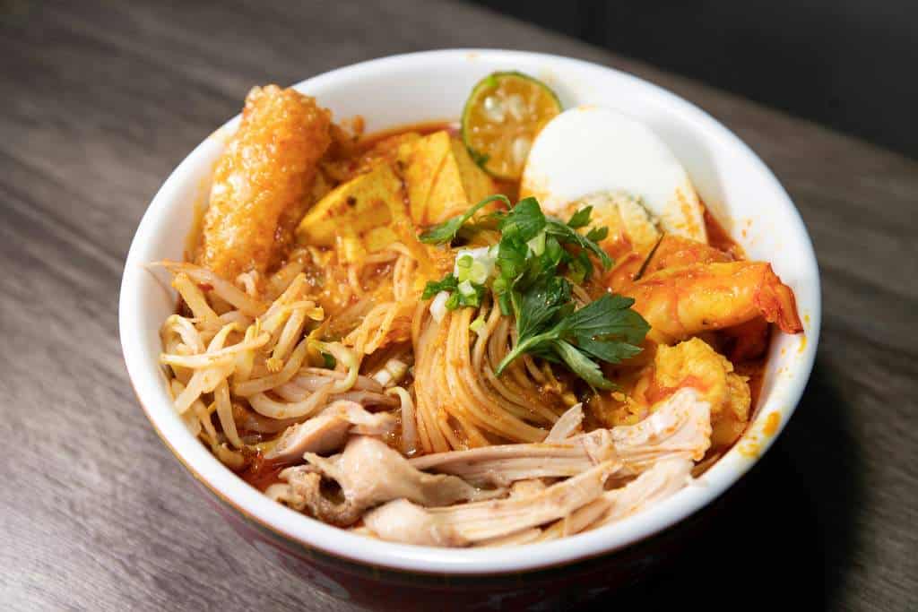 Comida típica de Singapur: Katong laksa